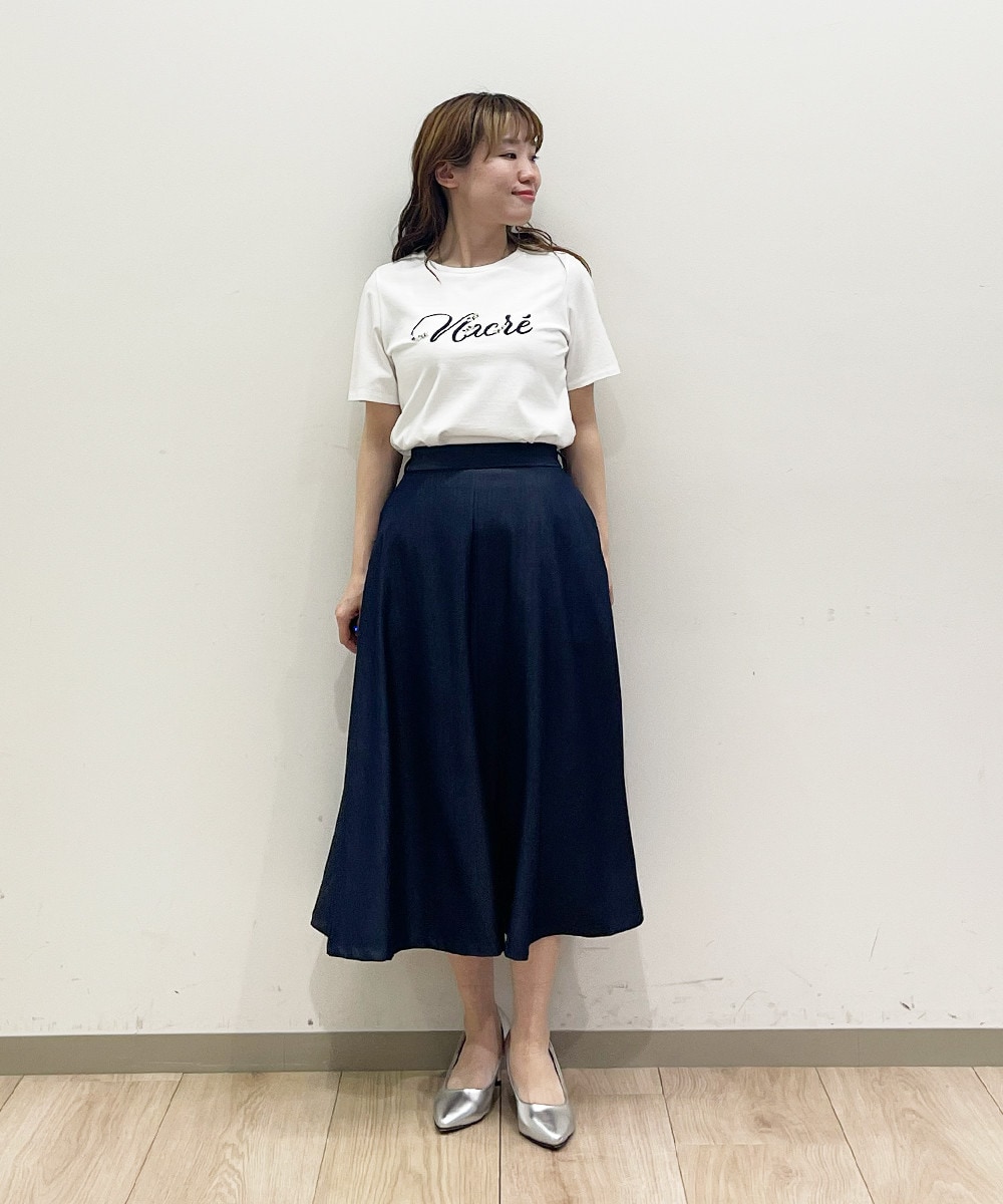 ビーズ刺繍がポイントの大人ロゴTシャツ