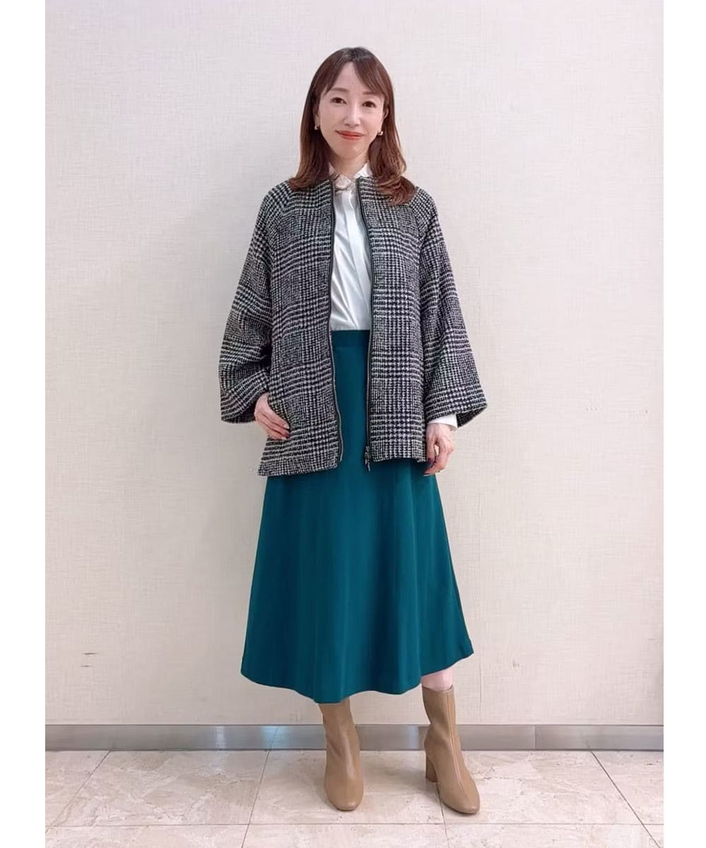 羽織るだけでサマになるポンチョジャケット