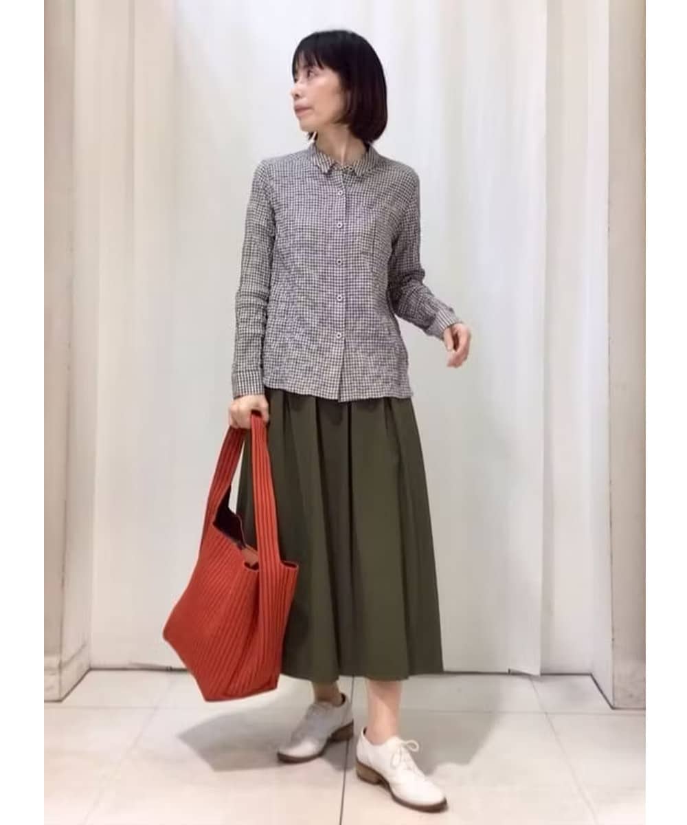 どの季節も着まわせるナイロンスカート