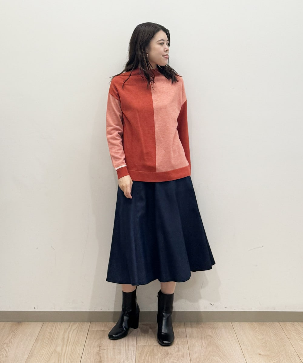 バイカラーが目を引く一着