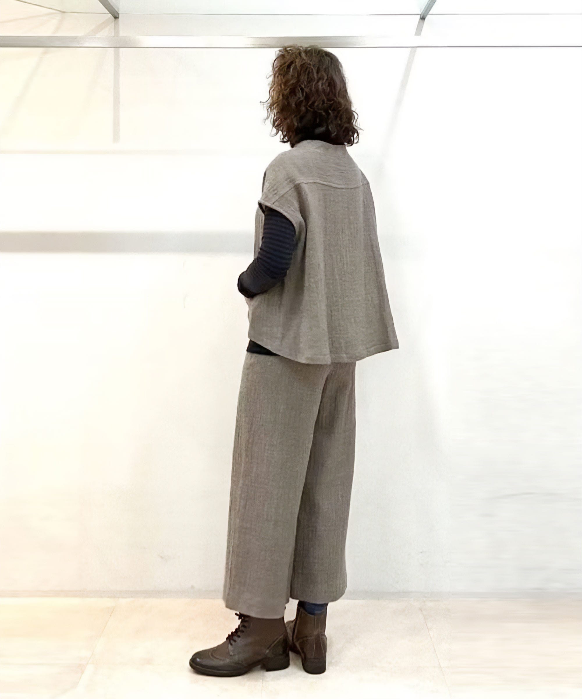 表情感のある素材感で魅せる大人カジュアル