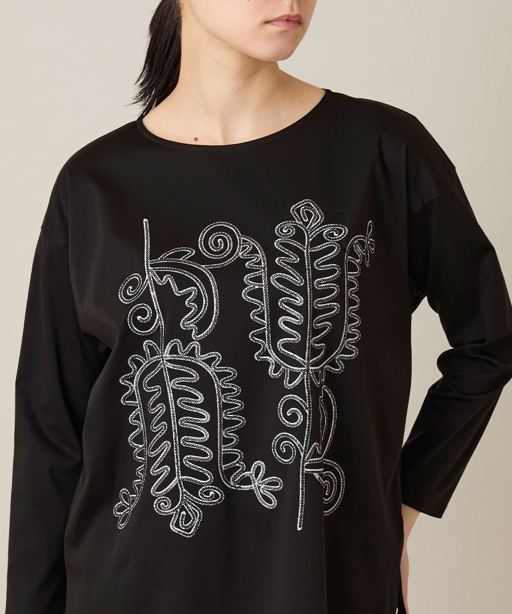 ボタニカルモチーフ刺繍ロングTシャツ/洗える