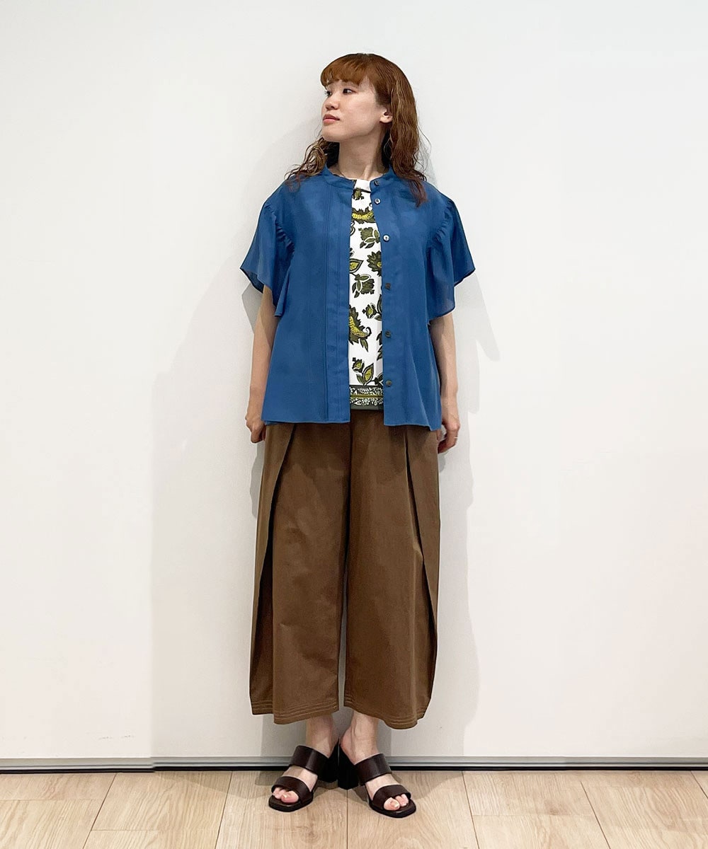 軽やかに揺れるお袖が華やなブラウス