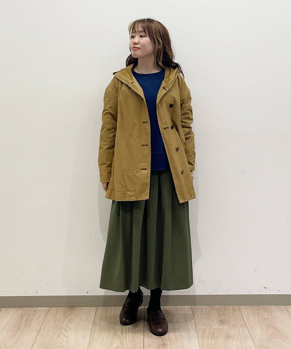 カーキの抜け感で大人のこなれ感をプラス