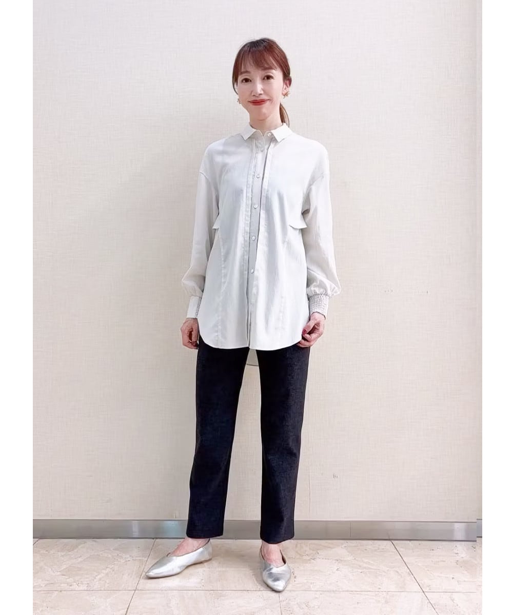 バックスタイルもおしゃれなブラウス