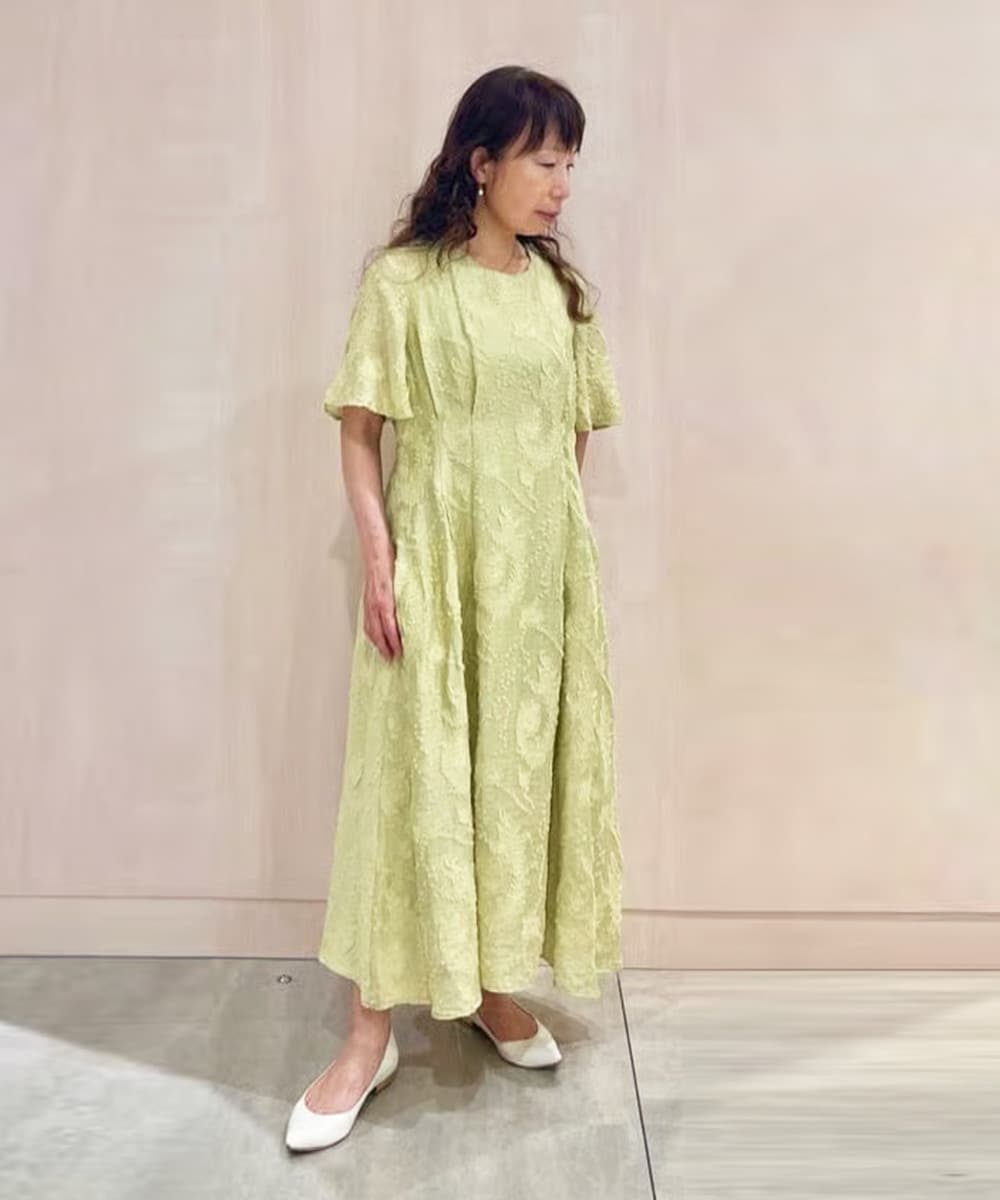 華やかで可憐な雰囲気が大人フェミニン
