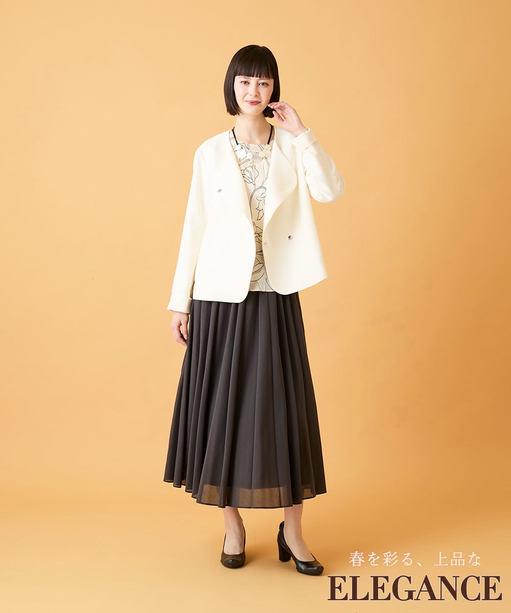 ホワイトジャケット＆ブラウンスカート