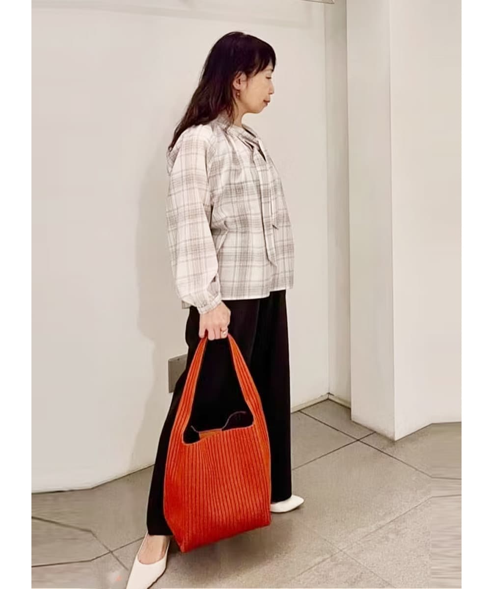 お顔周りが華やぐボウタイブラウス