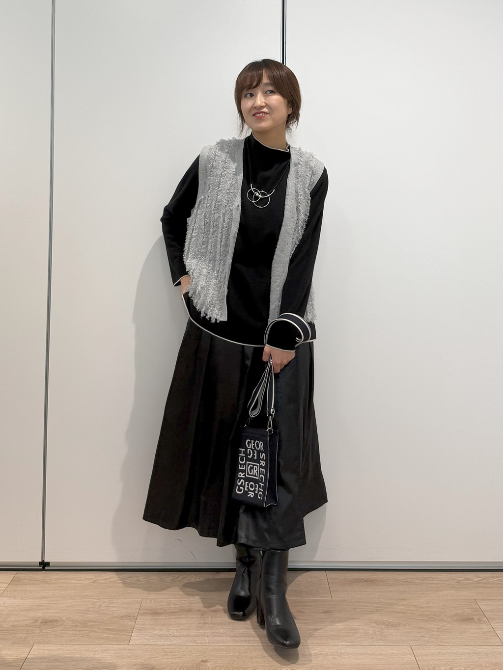 大人の冬に似合う、洗練モノトーンコーデ