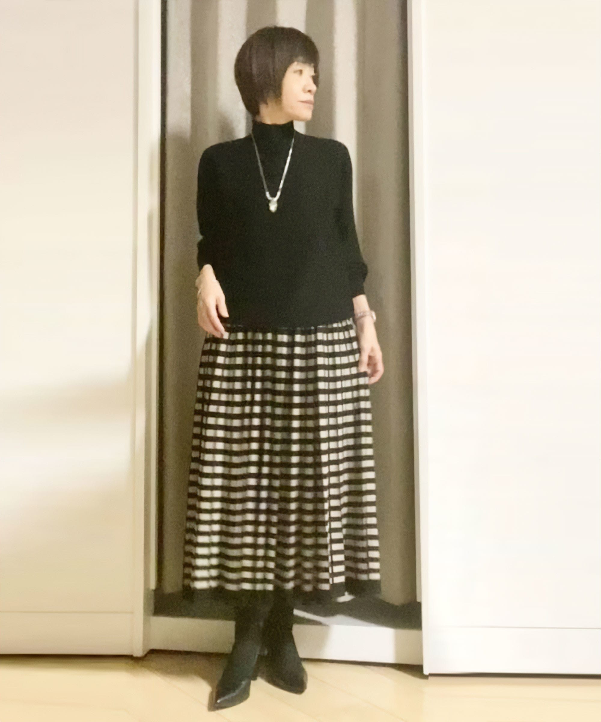 存在感のある配色使いのプリーツスカート