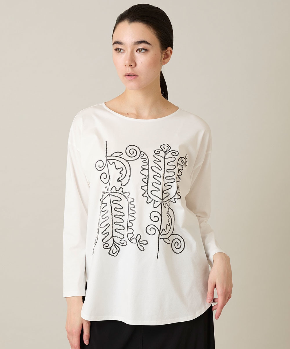 ボタニカルモチーフ刺繍ロングTシャツ/洗える