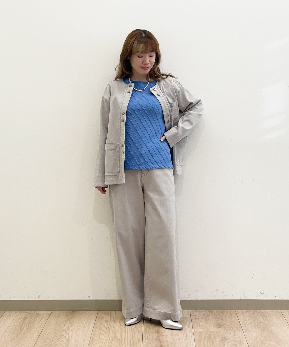 さり気ないアクセントになるケーブル柄ニット