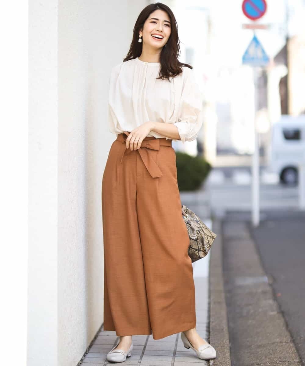 アー・ヴェ・ヴェのサッシュ付きワイドパンツを使ったコーディネート