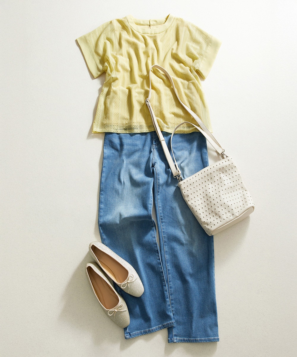a.v.vのトップスとデニム