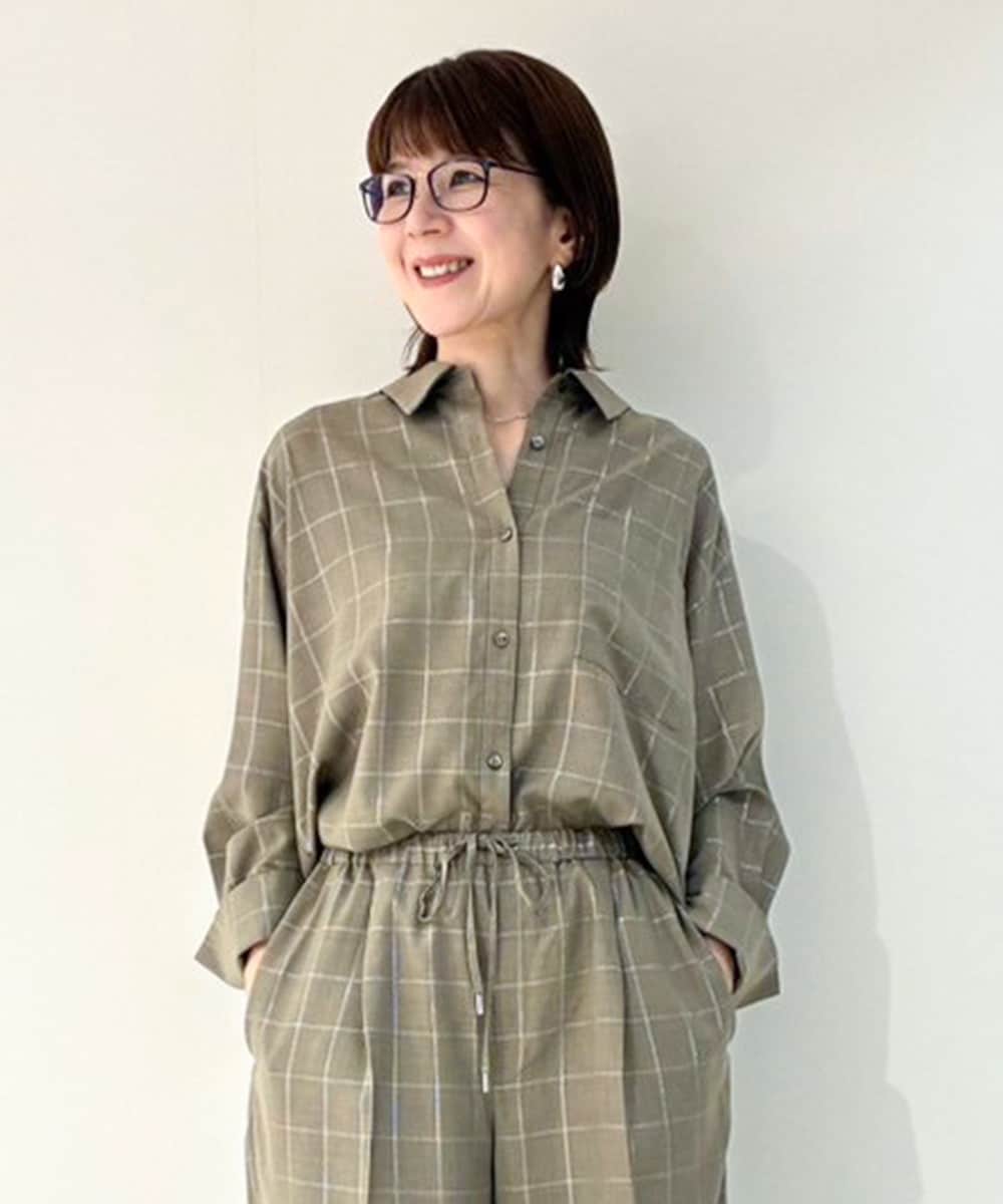 着こなしの幅が広がる万能なチェックシャツ