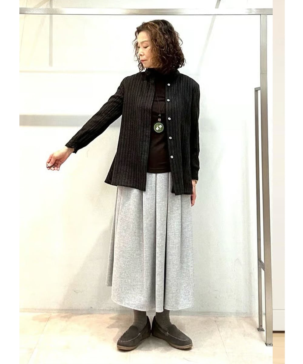 上品なストライプ柄のブラウス