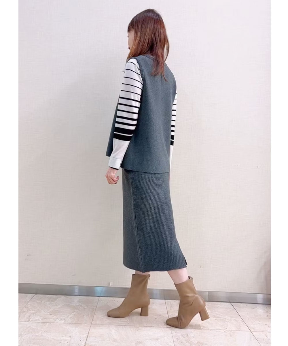 お堅くなりすぎないニットのセットアップコーデ