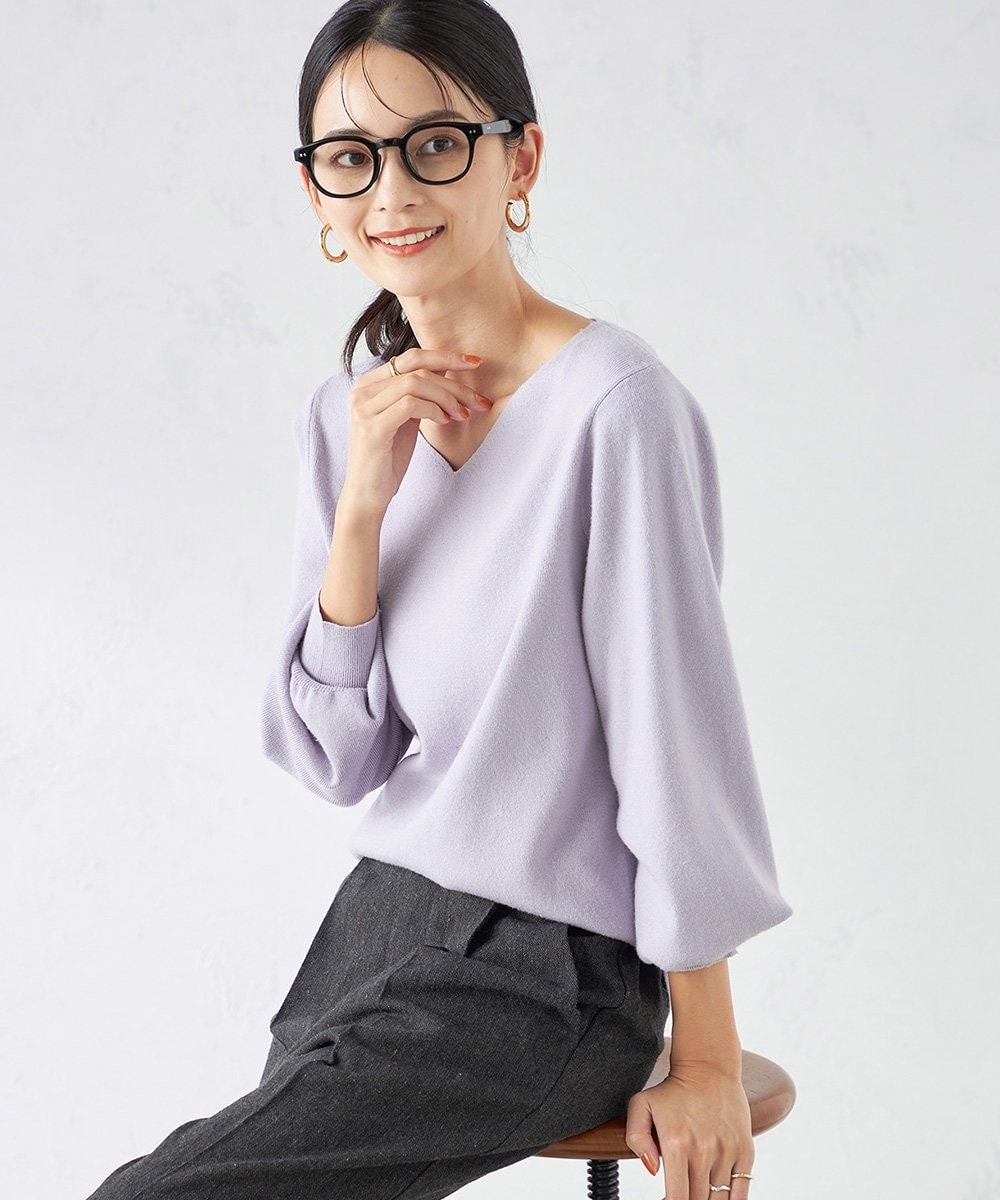 a.v.vトのVネックパフスリーブニットを使ったコーディネート