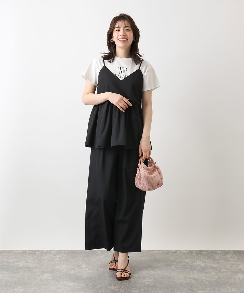 コンパクトなレースバッグの大人かわいいお出かけコーデ