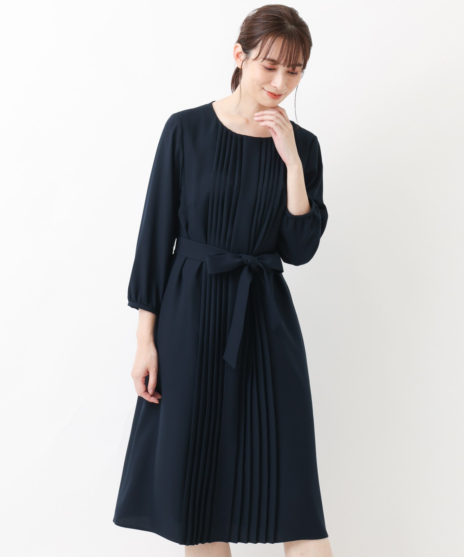 MK ミッシェルクランのサテンジョーゼットプリーツワンピース画像