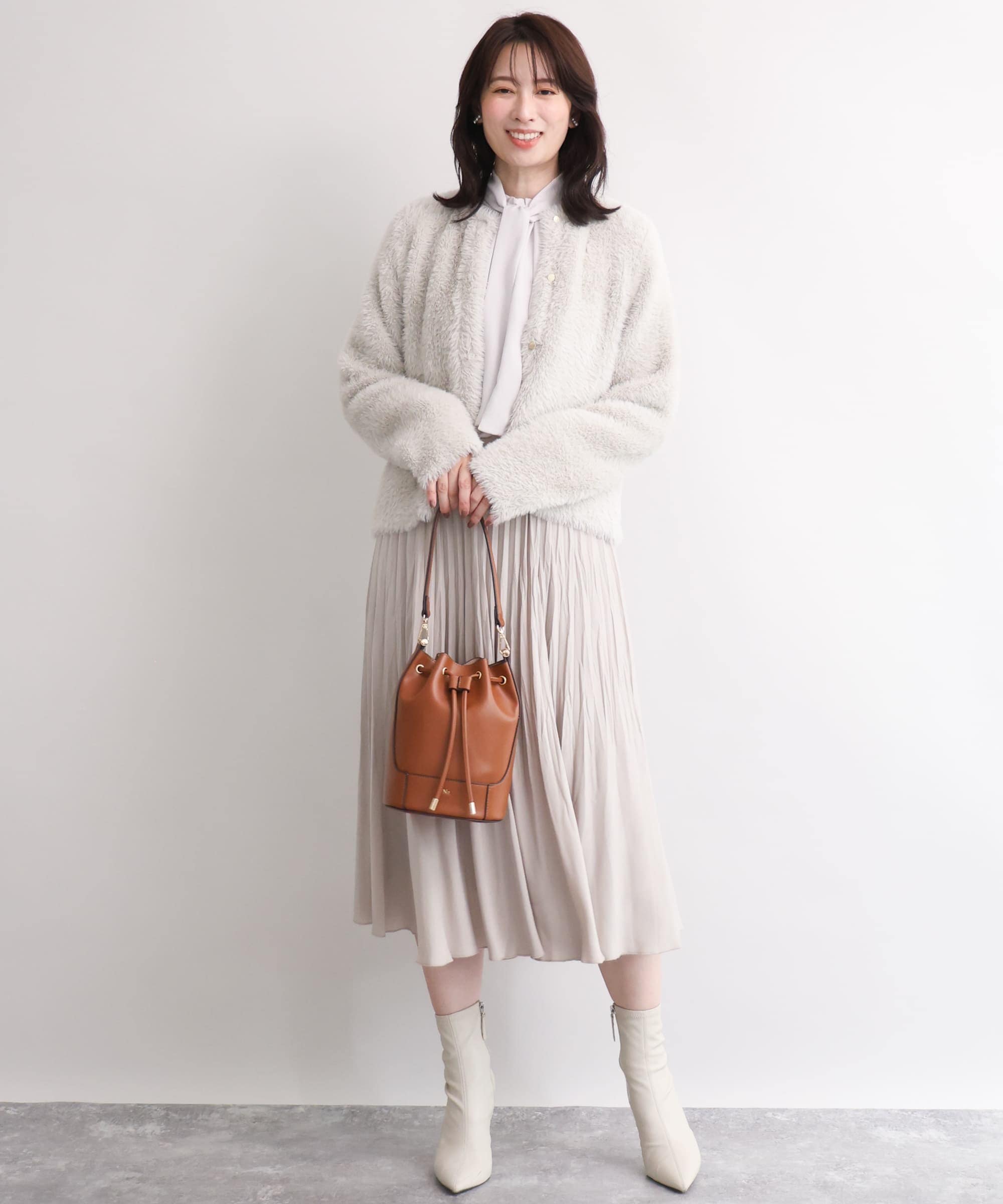 OFUON le MKのニットジャケットを使ったコーディネート1