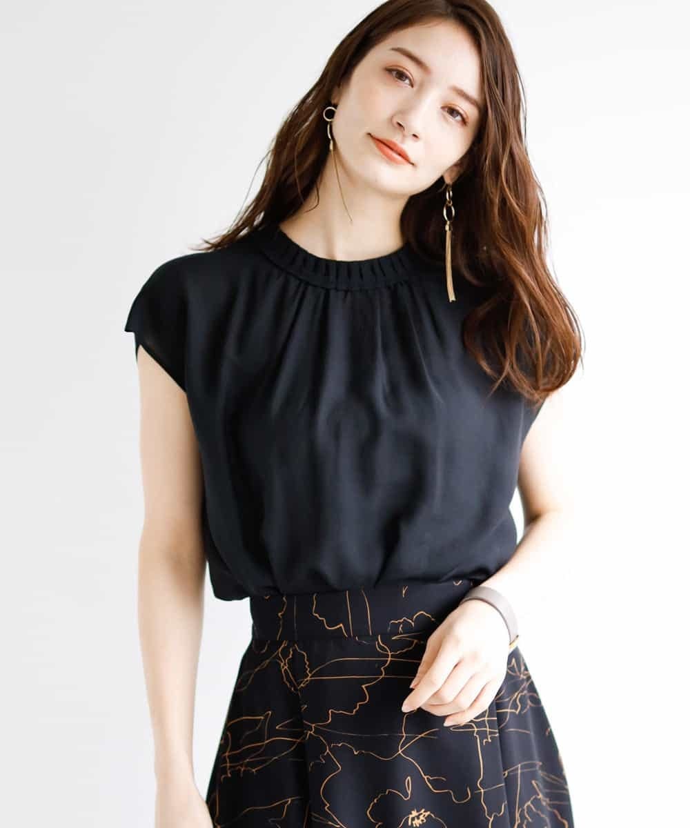 MK ミッシェルクラン ブラックのギャザーシフォンブラウス画像