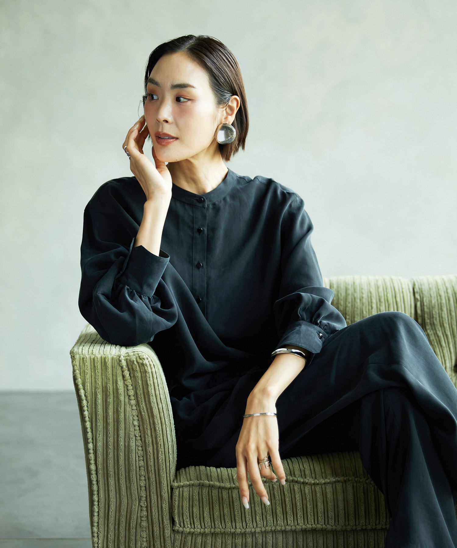 バンドカラーロングシャツブラウス×パンツ