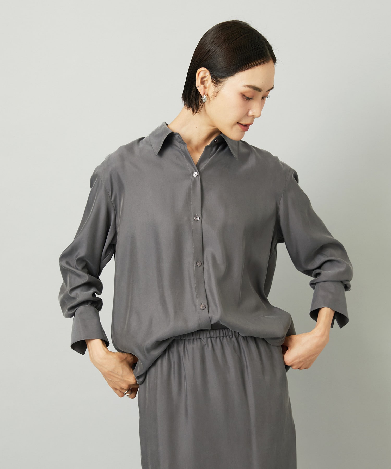 とろみシャツ×スカート