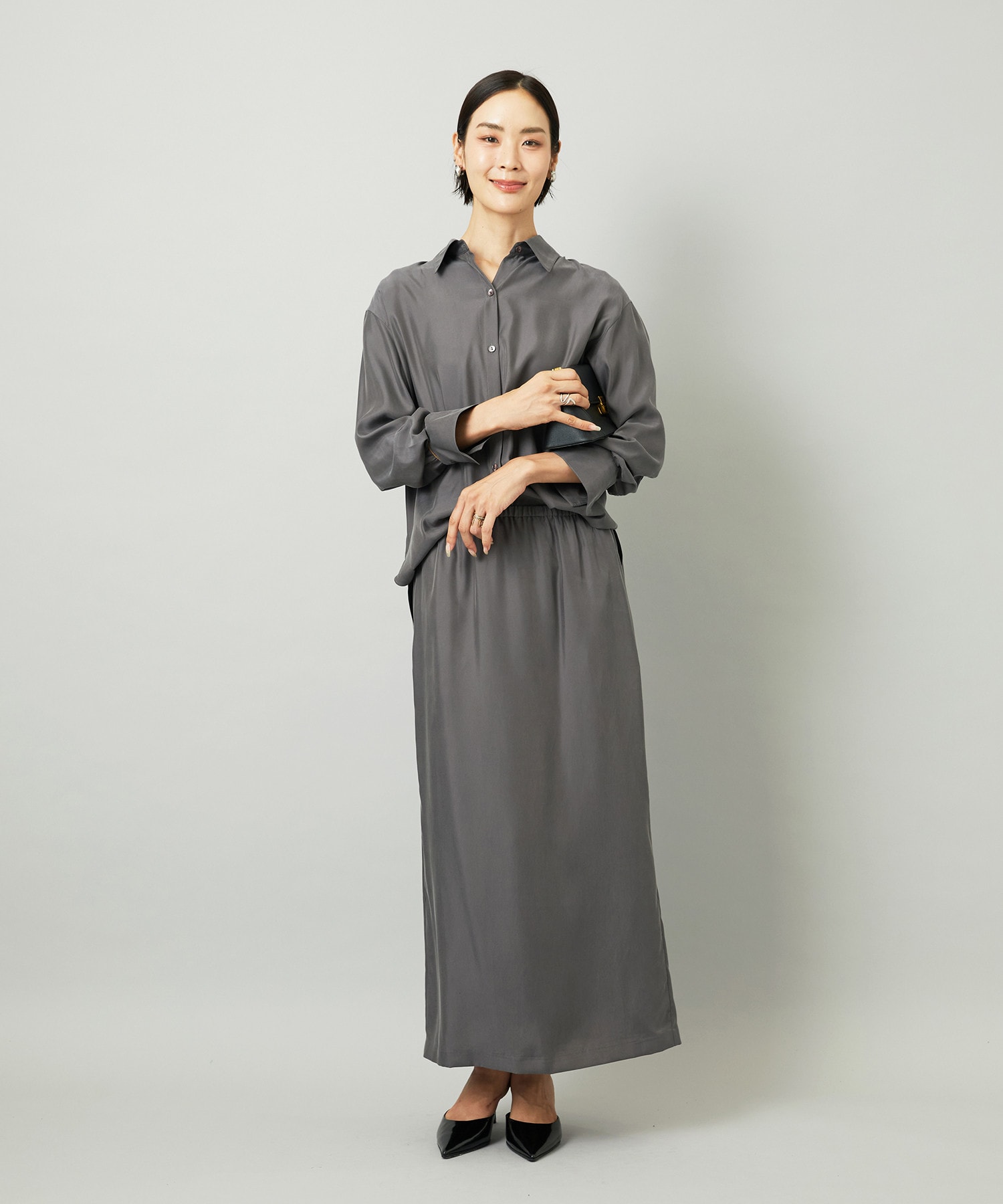 とろみシャツ×スカート