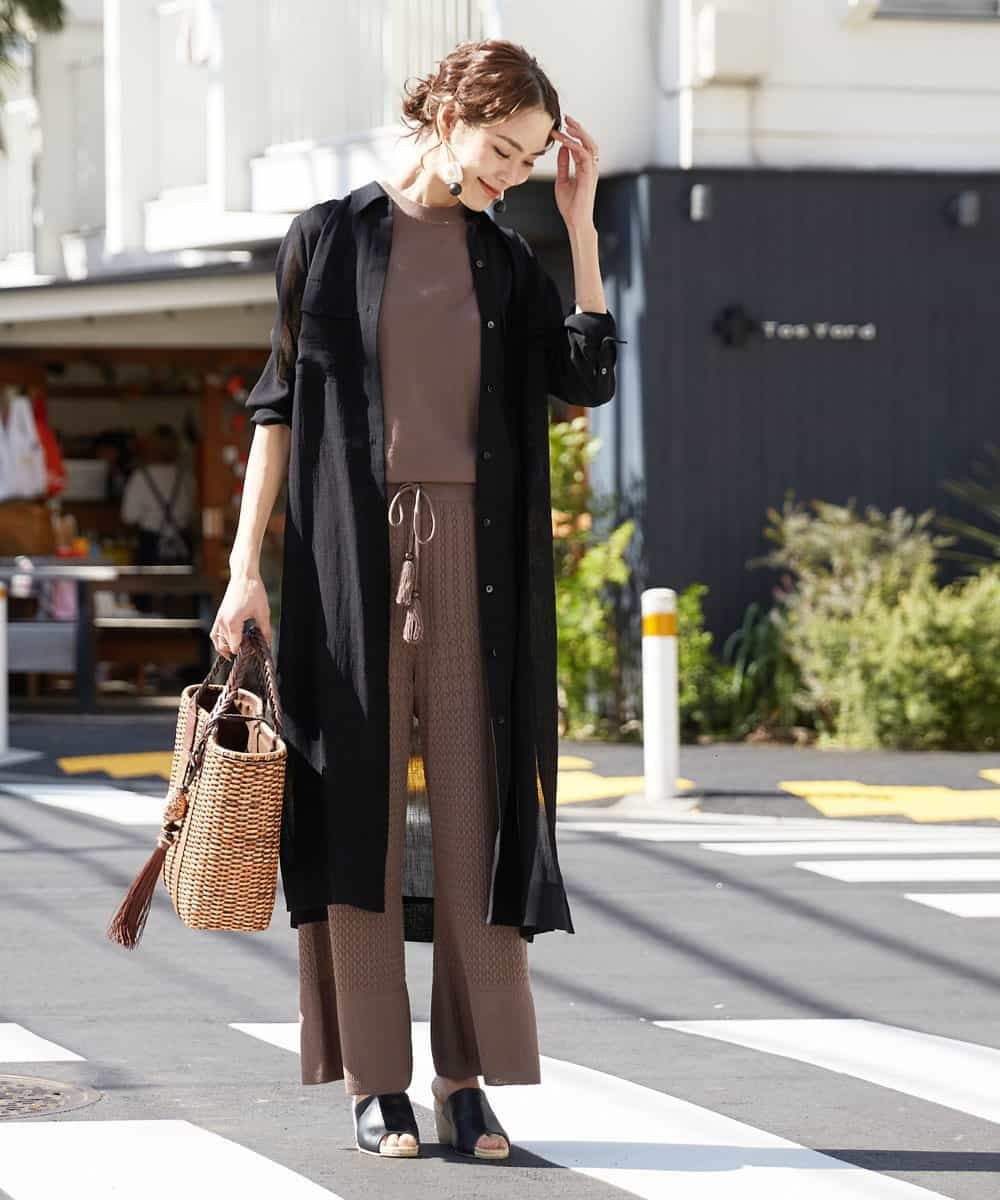 ミッシェルクラン ブラックのロングシャツを使ったコーディネート