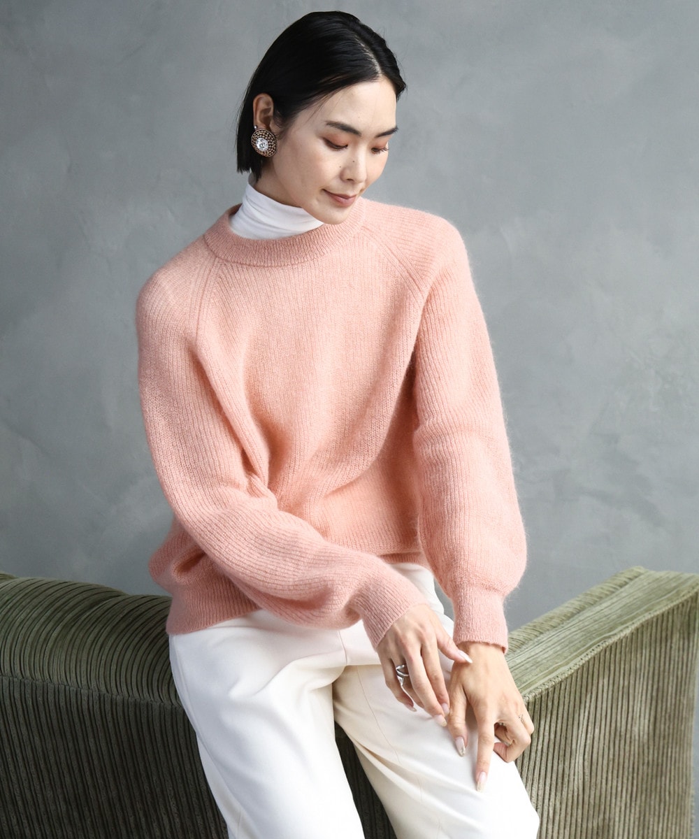 軽やかさと温もりを纏うモヘア