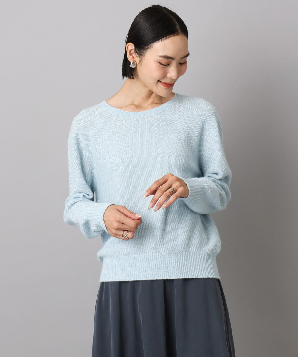 一枚で華やぐラメニット