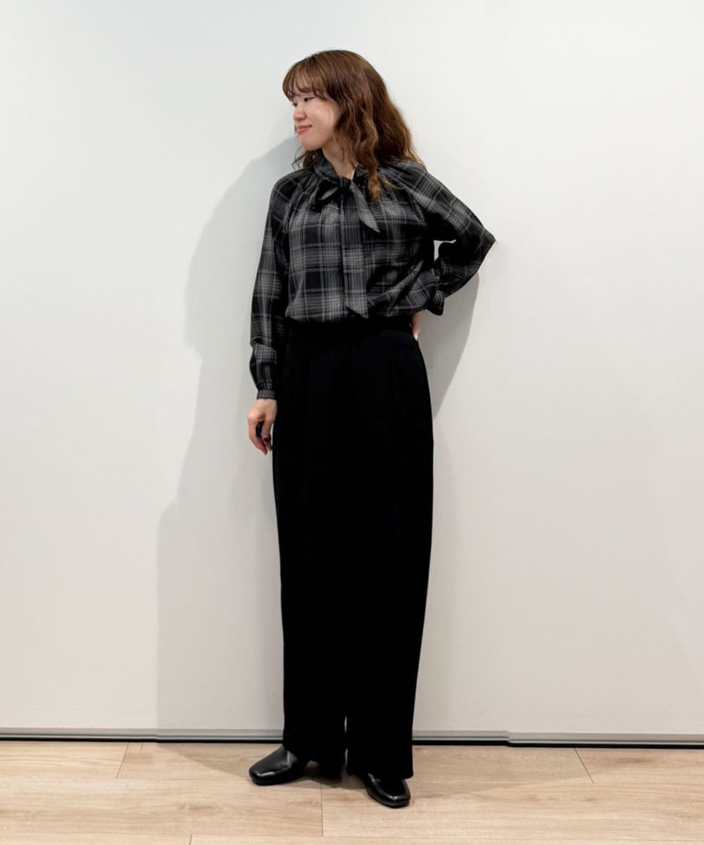 お顔周りが華やぐボウタイブラウス