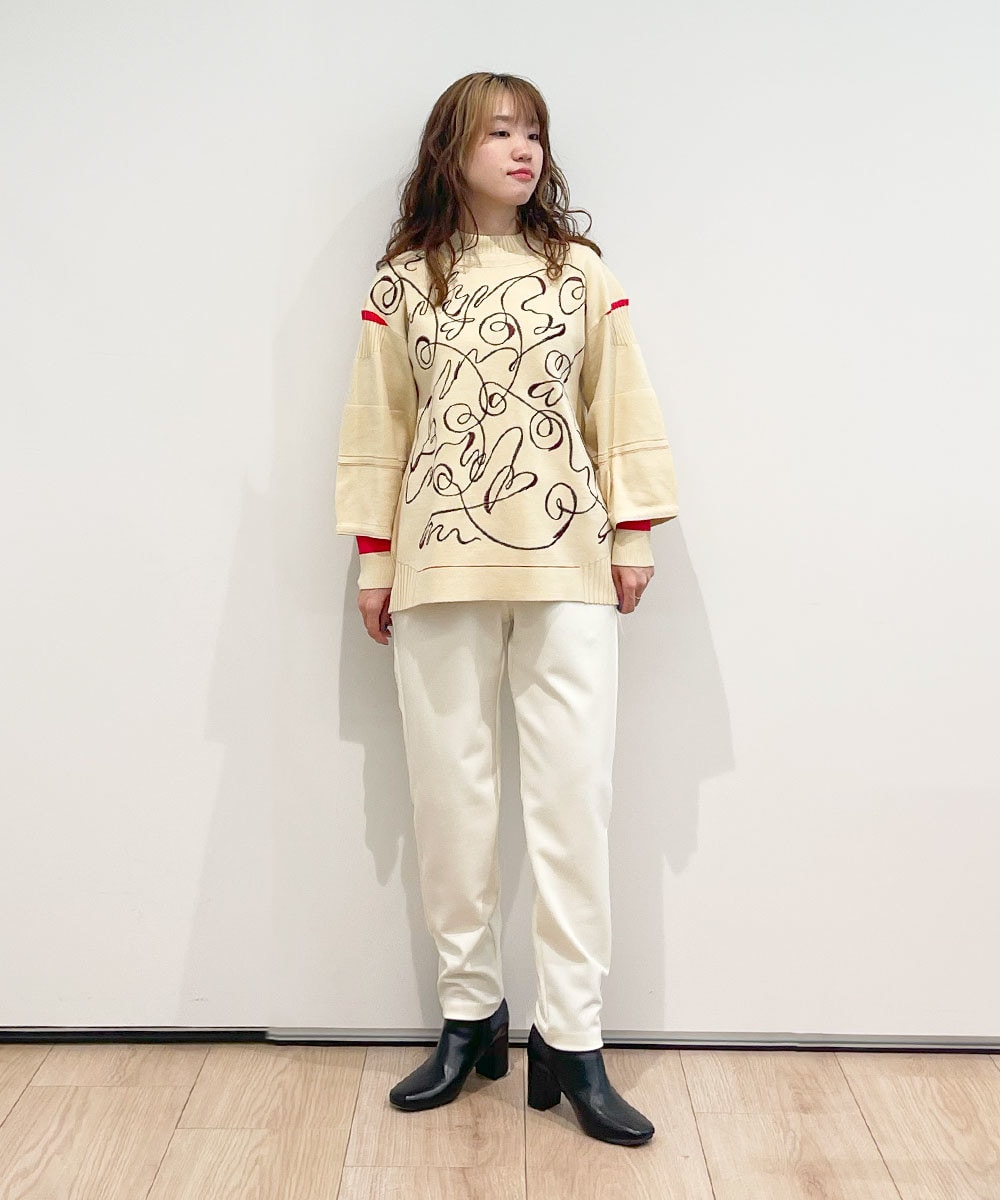 ちょっぴりキュートなモノトーンコーデ