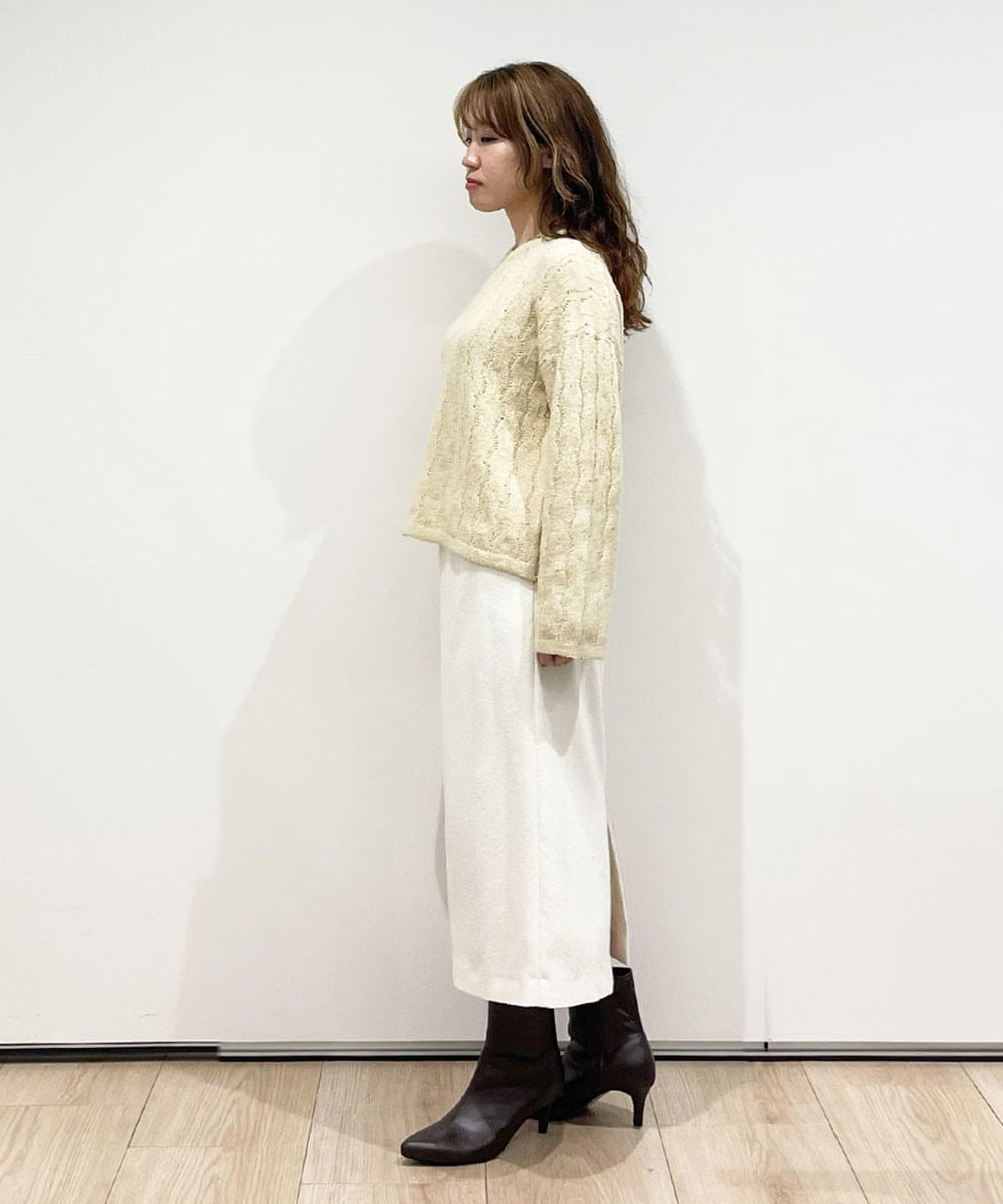 シーズンムードを盛り上げるキラキラニット