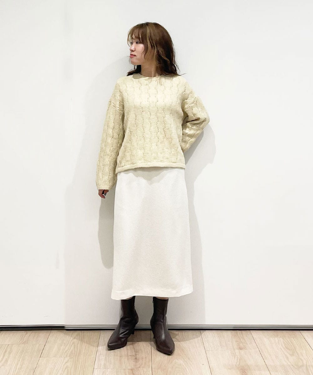 シーズンムードを盛り上げるキラキラニット