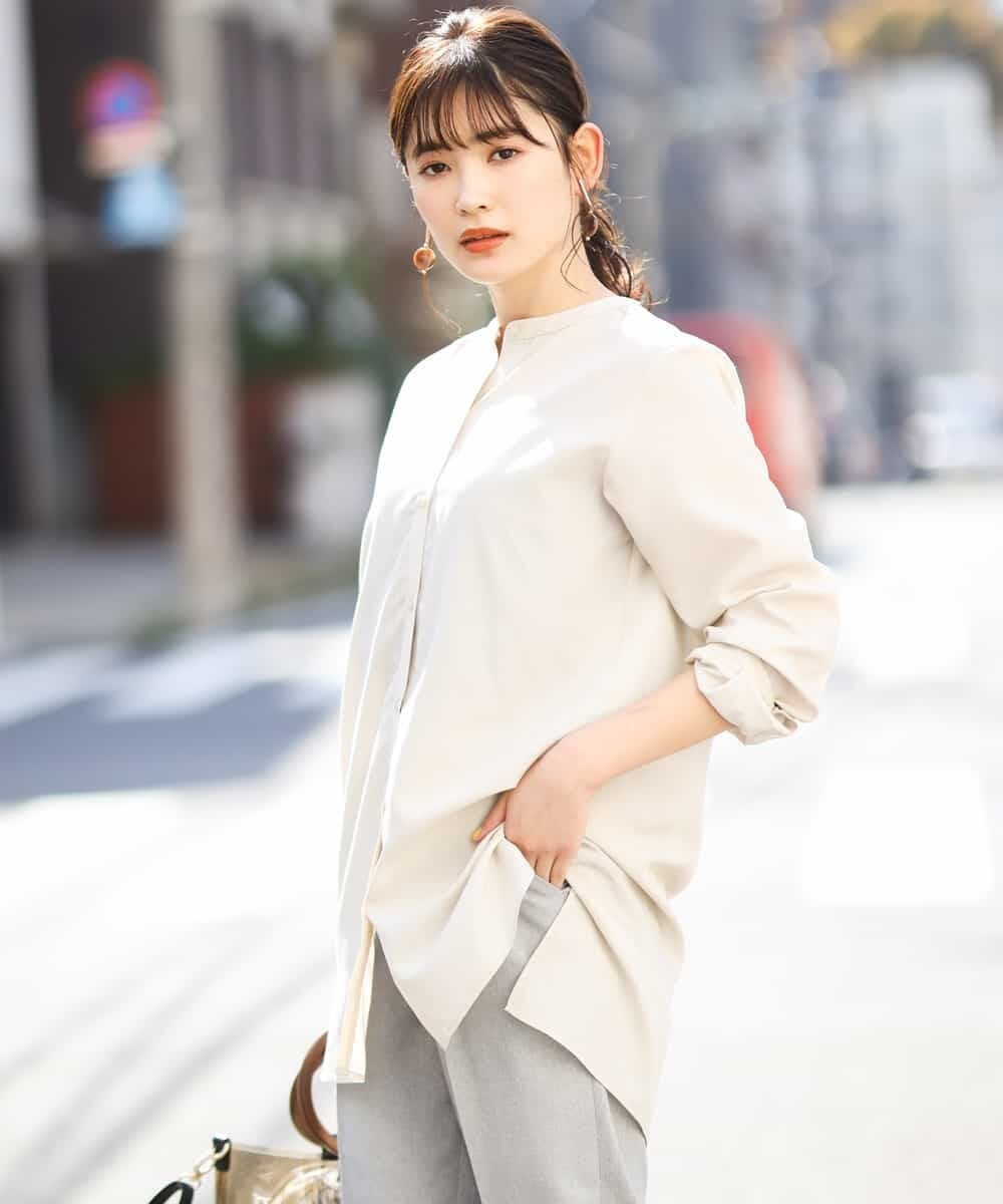 アー・ヴェ・ヴェ ベージュのチュニックシャツ画像