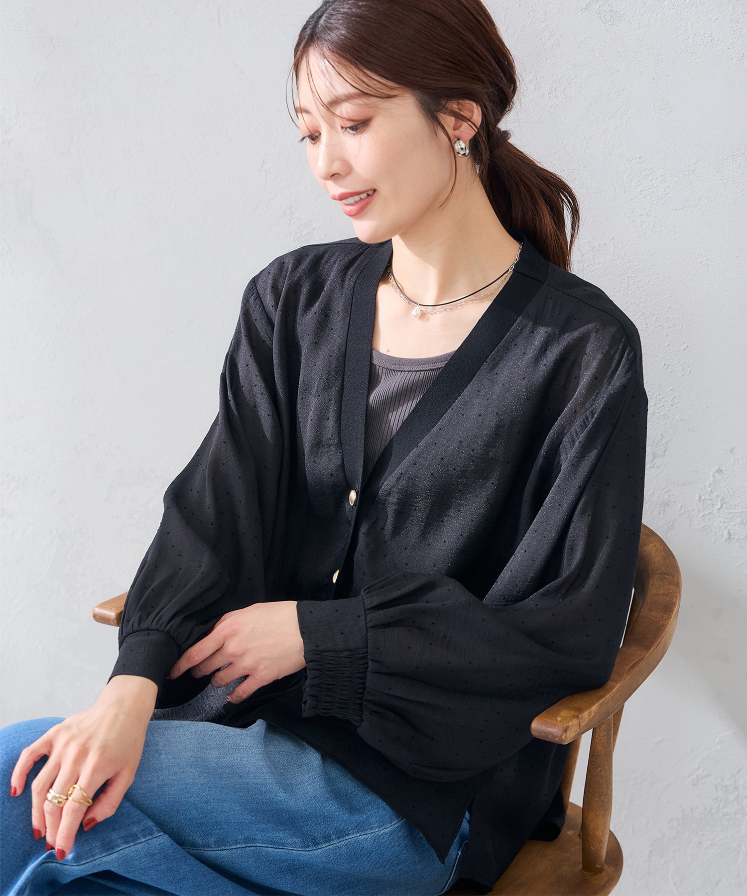 a.v.vのシアーカーディガンを使ったコーディネート2