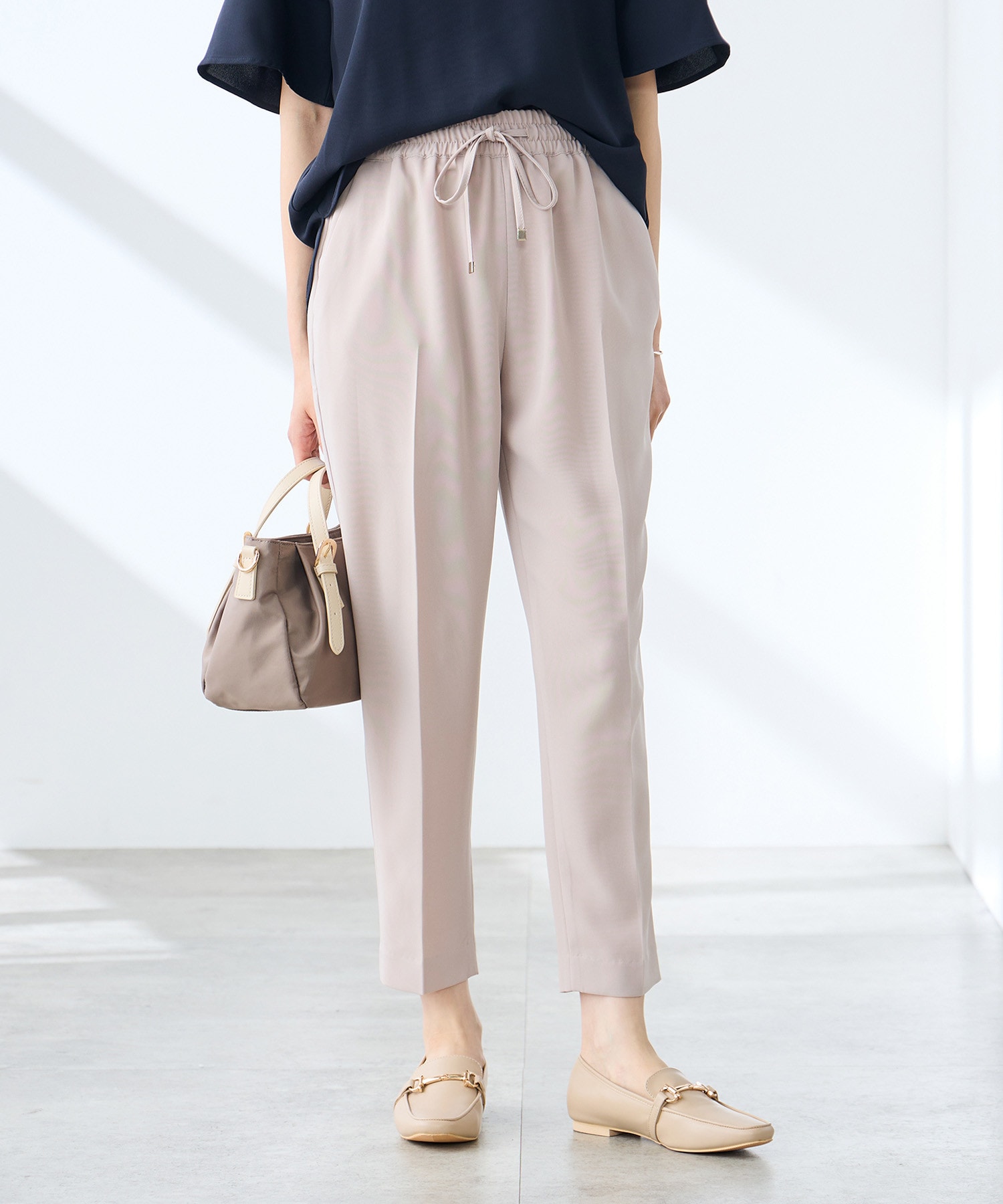 イージーテーパードパンツ