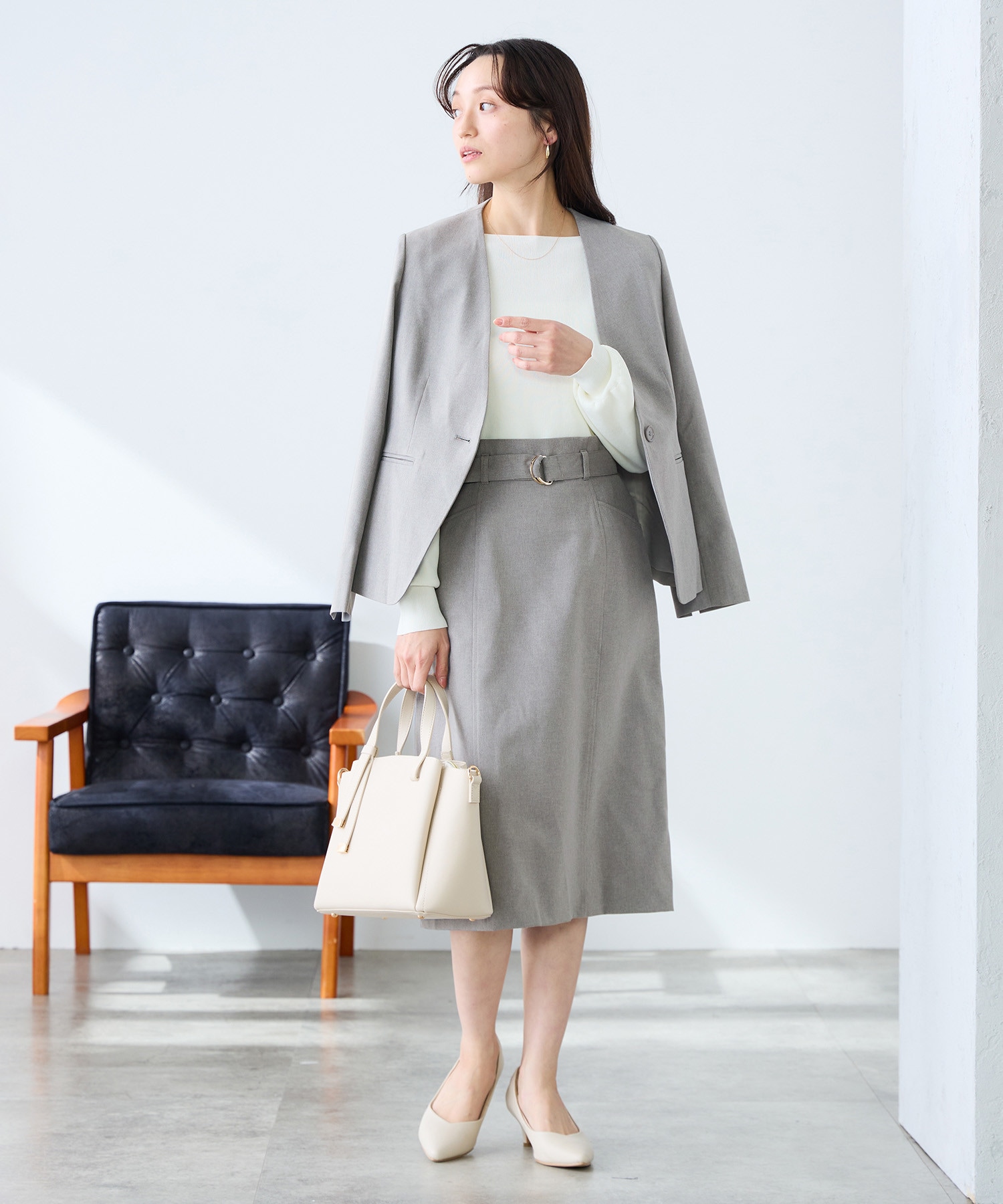 女性らしさをアップするノーカラージャケット