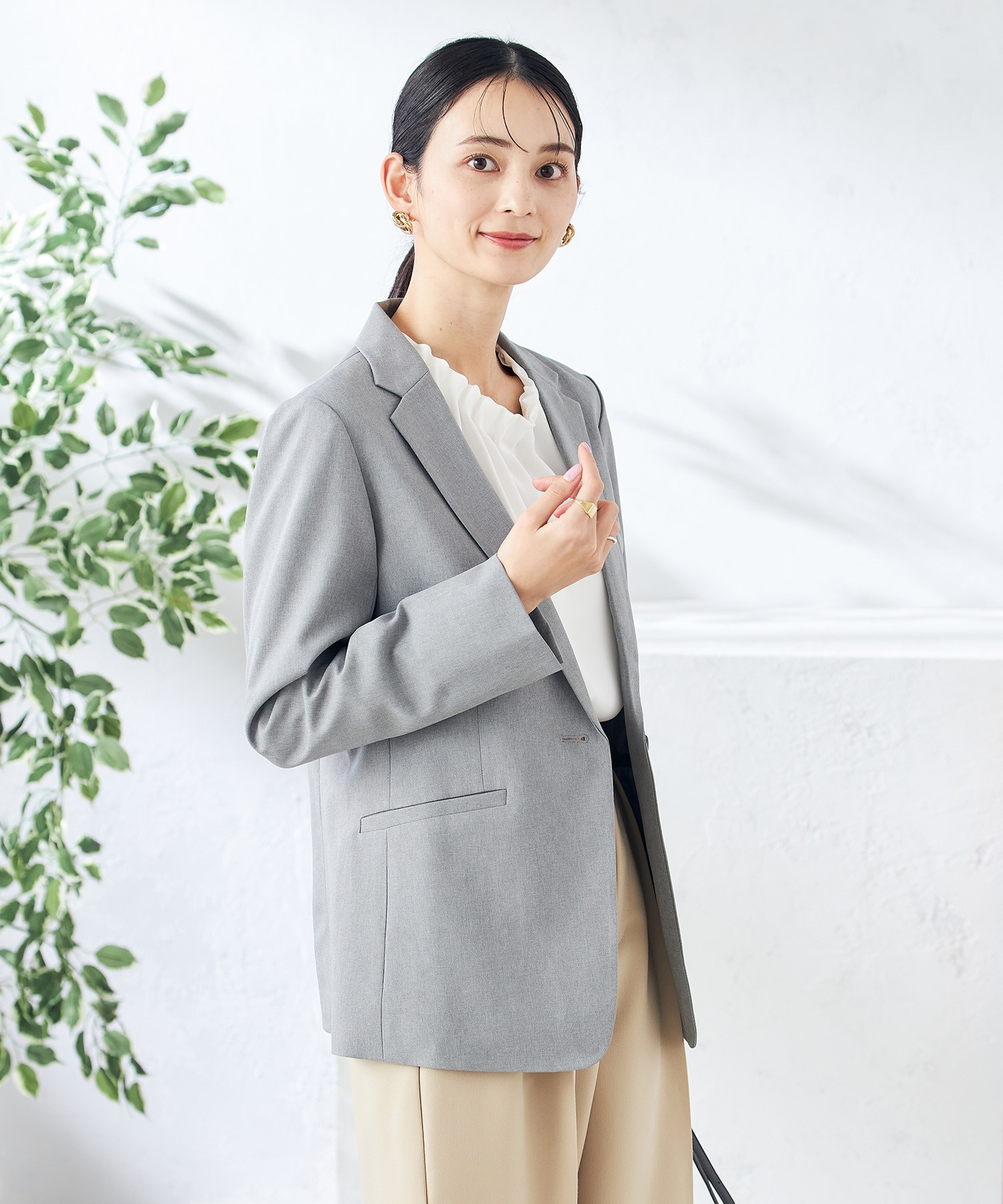 アー・ヴェ・ヴェのジャケット×ワイドパンツコーデ