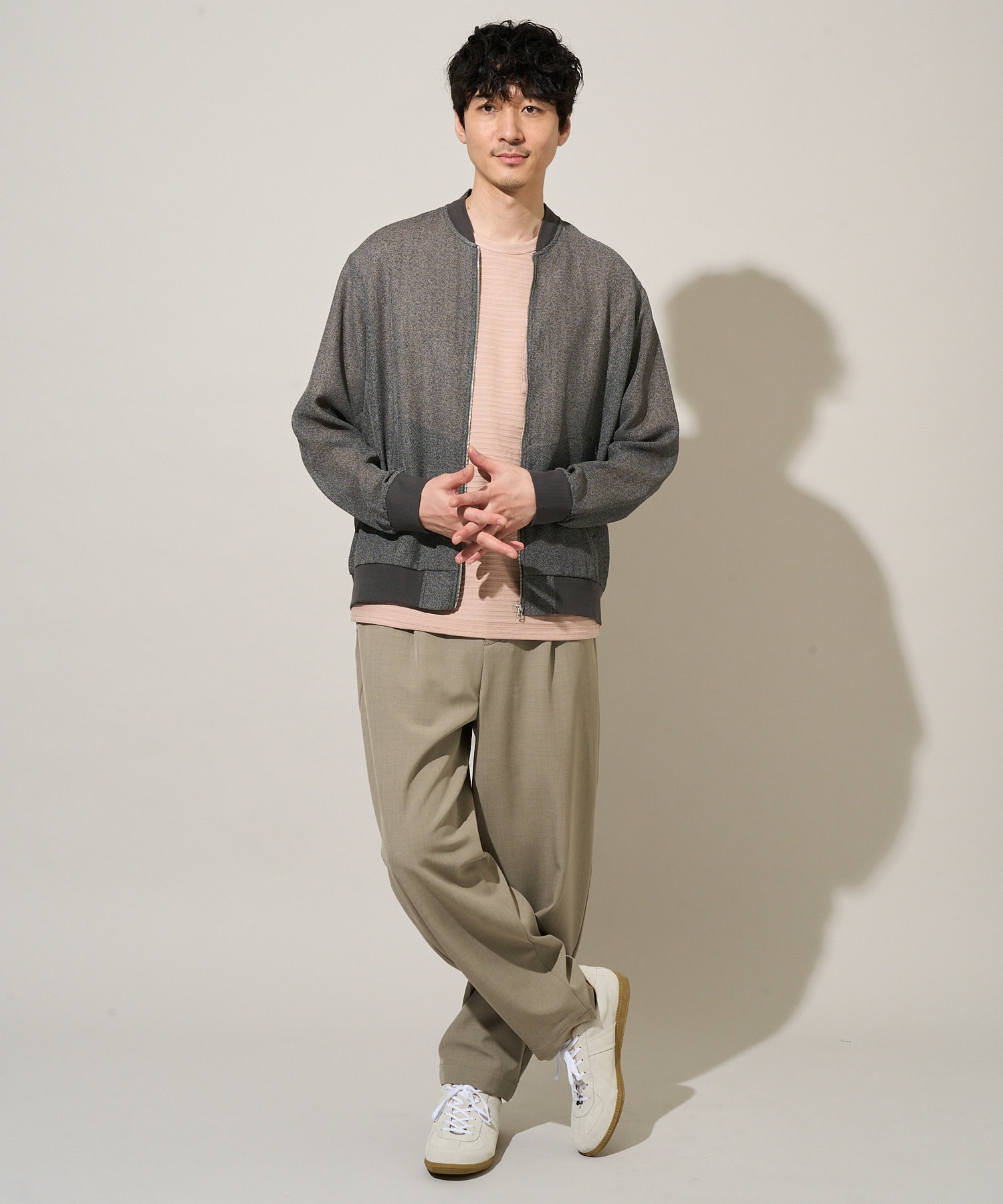 落ち感がつくる、品のある控えめワイド