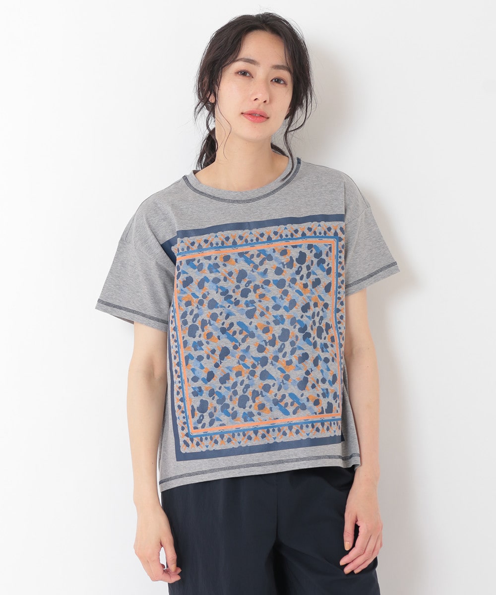ヒロコ ビスのスカーフプリントTシャツ画像