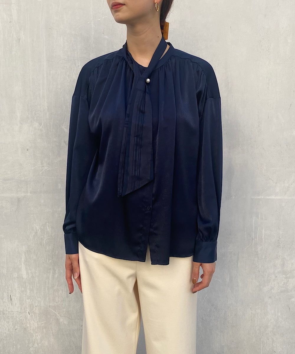  オパール異素材使いボウタイ付きブラウス