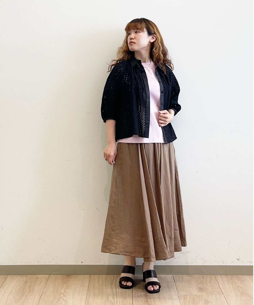 光沢感のある素材でカジュアルすぎない大人Tシャツ