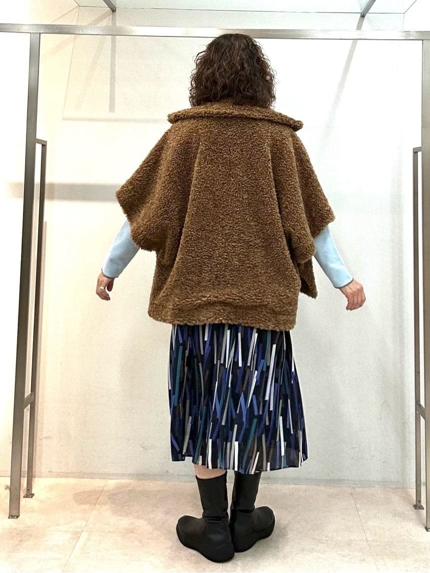 深みのあるブラウンに水色の抜け感