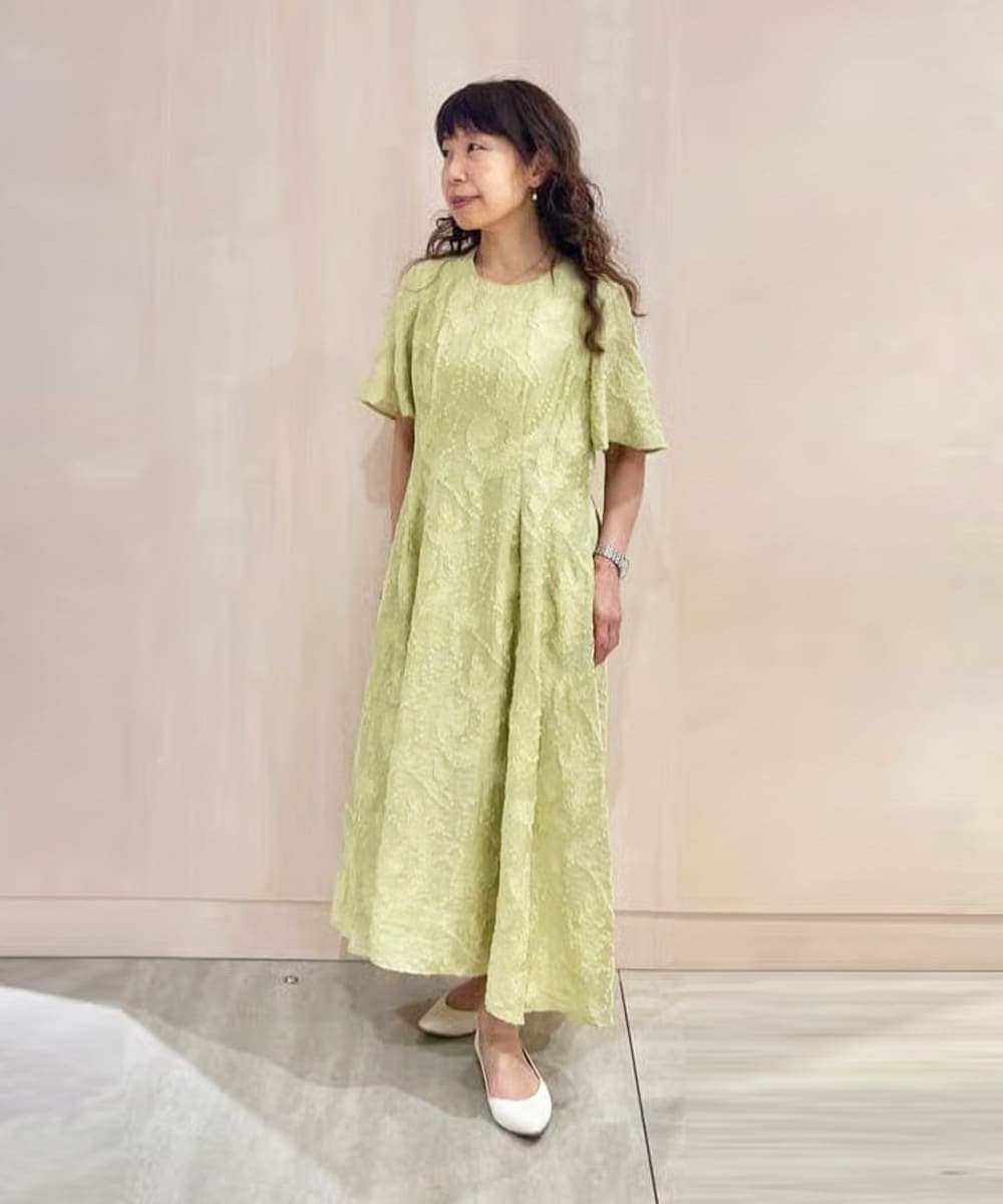 華やかで可憐な雰囲気が大人フェミニン