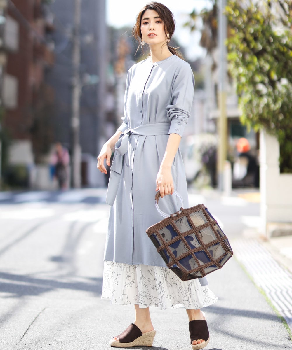 アー・ヴェ・ヴェの前ボタンノーカラーワンピース 1