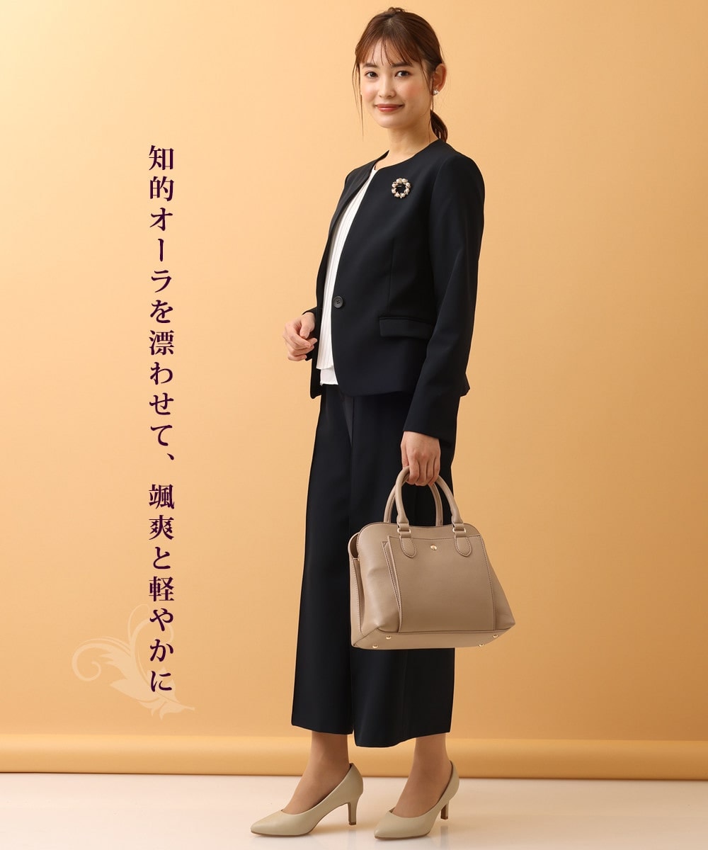 アー・ヴェ・ヴェの洗える・抗菌防臭センターシームワイドパンツを使ったコーディネート サイド