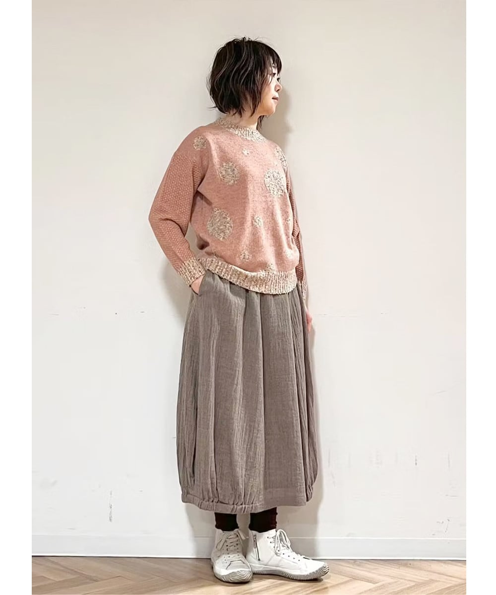 カジュアルなドット柄ニット